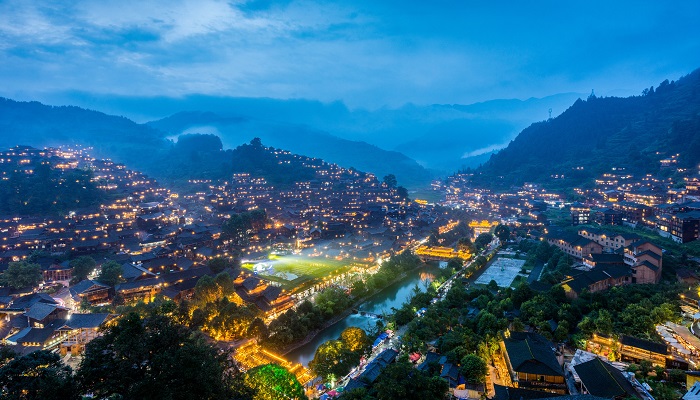 大年夜大年夜教爱情遭劈叉，我正在热忱阳影里走没有出往