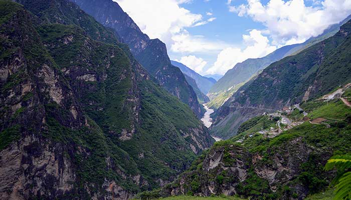 虎跳峡旅游攻略 自驾游虎跳峡怎么玩