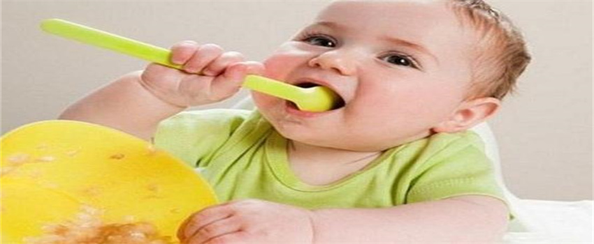 如何教宝宝用勺子吃饭