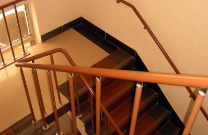 楼梯必须要有扶手吗1