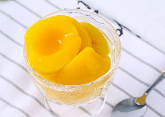做黄桃罐头黄桃和冰糖的比例是多少 做黄桃罐头一斤黄桃放多少冰糖