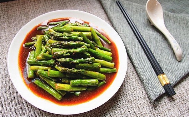 水肿吃哪些食物 吃什么缓解水肿