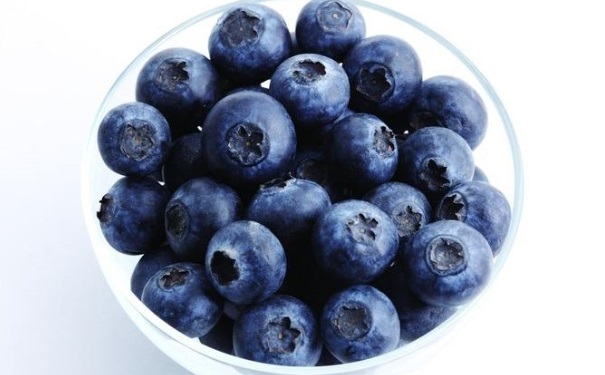 蓝莓有什么营养价值？蓝莓适合哪些人吃？(1)