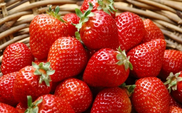 草莓的营养价值是什么？吃草莓对健康有什么好处？(1)