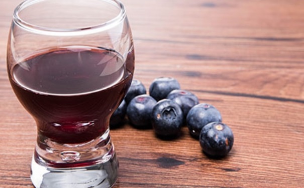蓝莓酒有什么功效？蓝莓酒的功效与作用(1)