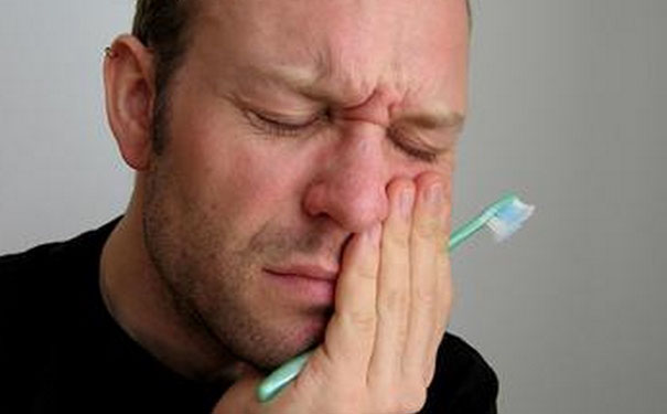 牙齿酸痛是什么原因造成的 牙齿酸痛怎么缓解