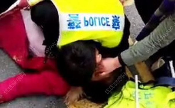 女子街头倒地猝死，倒地猝死是死倒死什么原因造成的？(1)