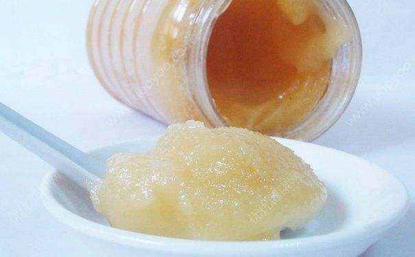 蜂蜜放在冰箱里结白晶怎么回事 蜂蜜结晶还能吃吗