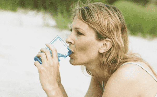 平时怎么喝水才健康(Health) 如何喝水才是健康(Health)的