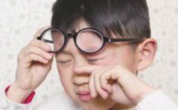 孩子频繁眨眼睛是什么原因？孩子频繁眨眼怎么办？(6)