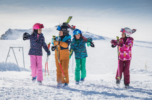 滑雪服里面可以穿毛衣吗 滑雪服里面可以穿卫衣吗