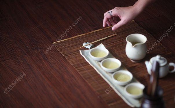 绿茶和桂圆能一起泡吗？绿茶桂圆枸杞泡茶(1)