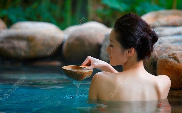 夏天泡温泉有什么好处 夏天泡温泉好不好