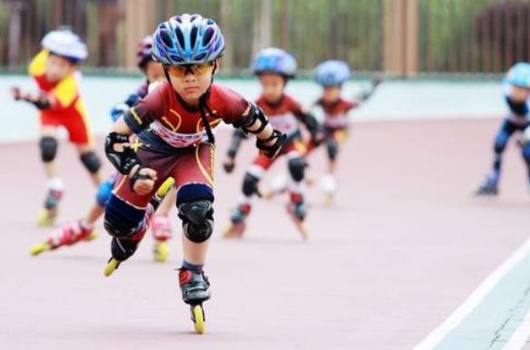 学习轮滑有哪些优点 学习轮滑怎样找平衡