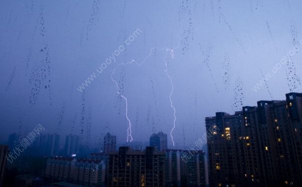 雷雨天气能玩手机吗？雷雨天气能玩电脑吗？(2)