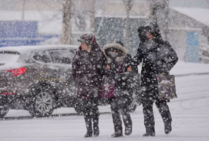 为什么寒潮会伴随大风雨雪天气1