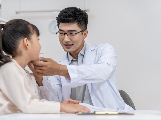 女孩初潮年龄何时算正常 提前帮助女儿进行心理建设至关重要