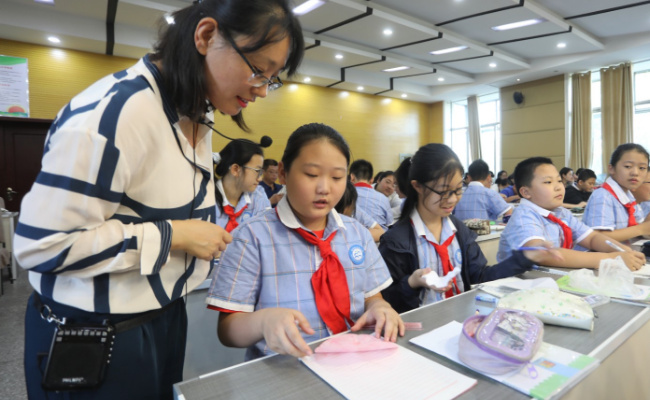 中小学老师为什么越来越累  中小学老师累在哪里