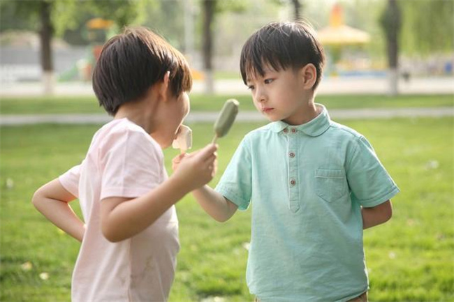 成熟了的西梅是什么颜色的