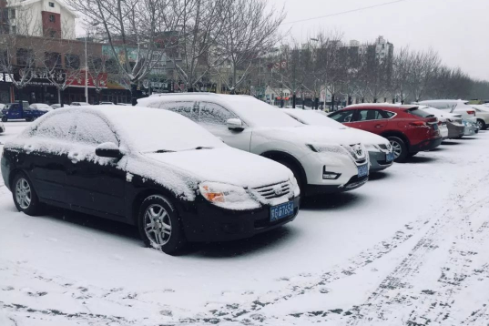 下雪天汽车雨刮器要竖起来吗 下雪天汽车雨刮器为什么要竖起来