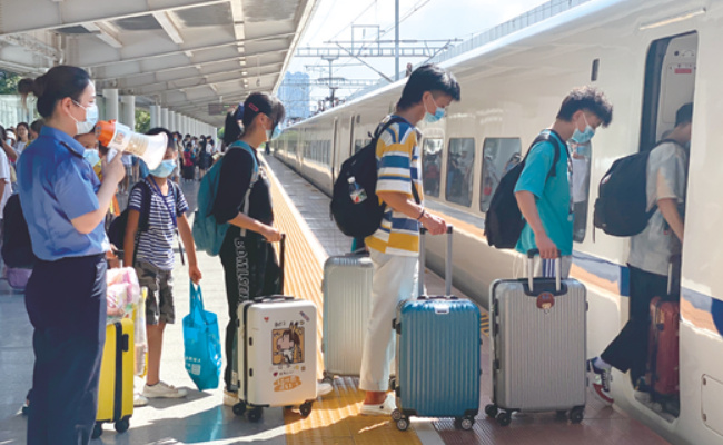 ​大学生抢不到车票报旅游团返校，有哪些启示